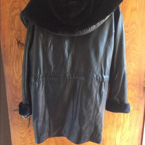 Ladies coat - Picture 2 of 3